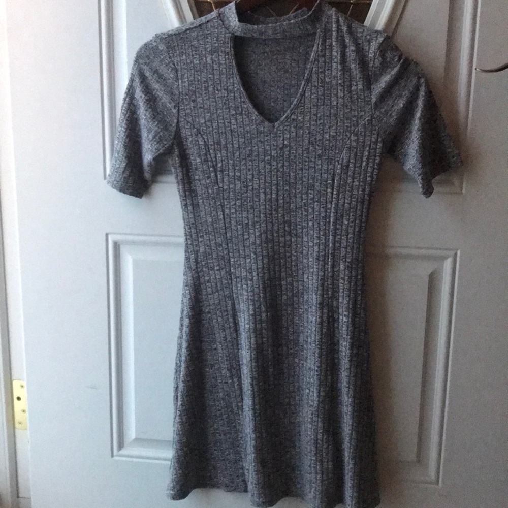Alone Dress with keyhole neck
